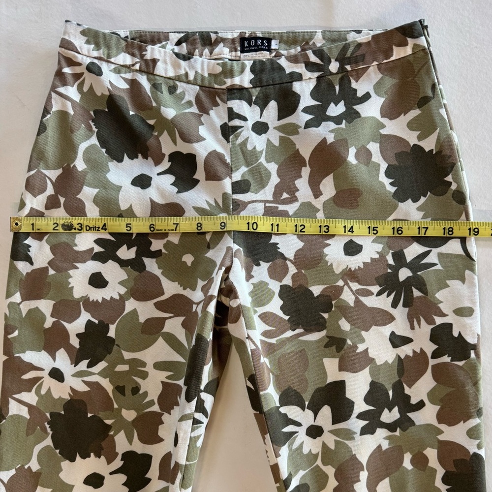 KORS MK Smooth Front Y2K Floral Camo Cropped Pants (4) - Picture 8 of 16